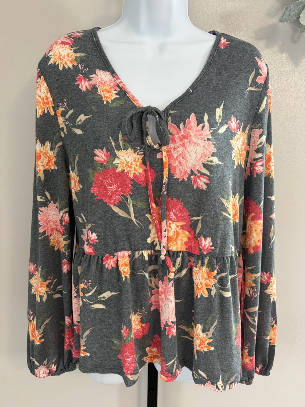 NWOT Emerald Charcoal Floral Long Sleeve Peplum Tie Neck Top